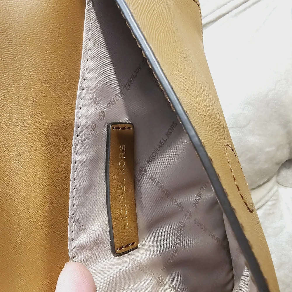 NEW MICHAEL KORS Maisie Medium Logo 2-in-1 Backpack - Picture 8 of 12